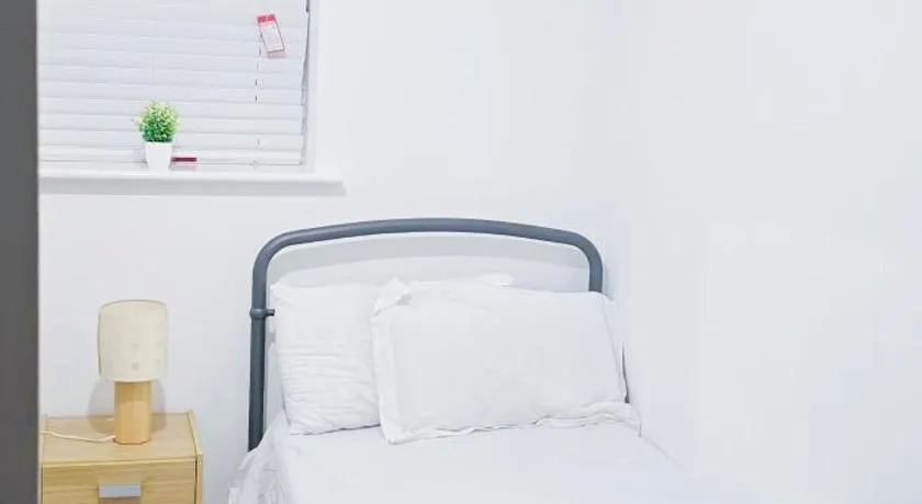 Single room with free parking - Image 1