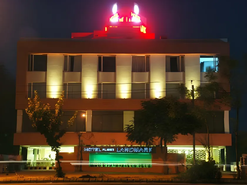 Hotel Planet Landmark - Image 1