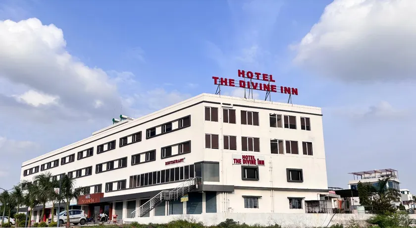 Hotel The Divine Inn - Image 1
