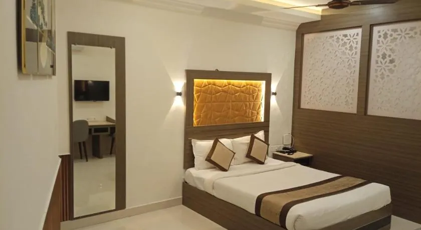 Hotel Centauri - Image 1