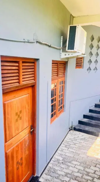 Leons house - Image 1
