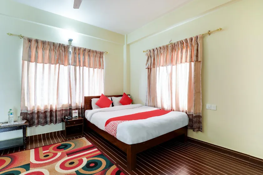 Hotel The Lake - Image 1
