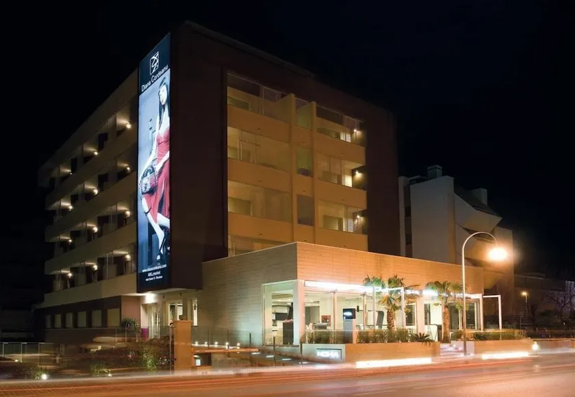 Noha Suite Hotel - Image 1