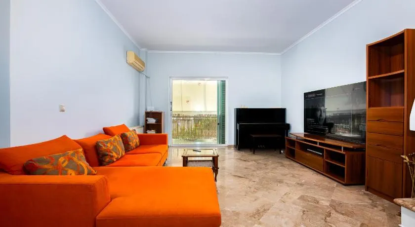 Spacious 144sqm flat near Mount Ymittos - Image 1