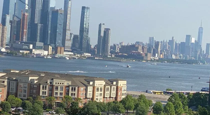Oasis in New Jersey - 2BR NYC Access - Image 1