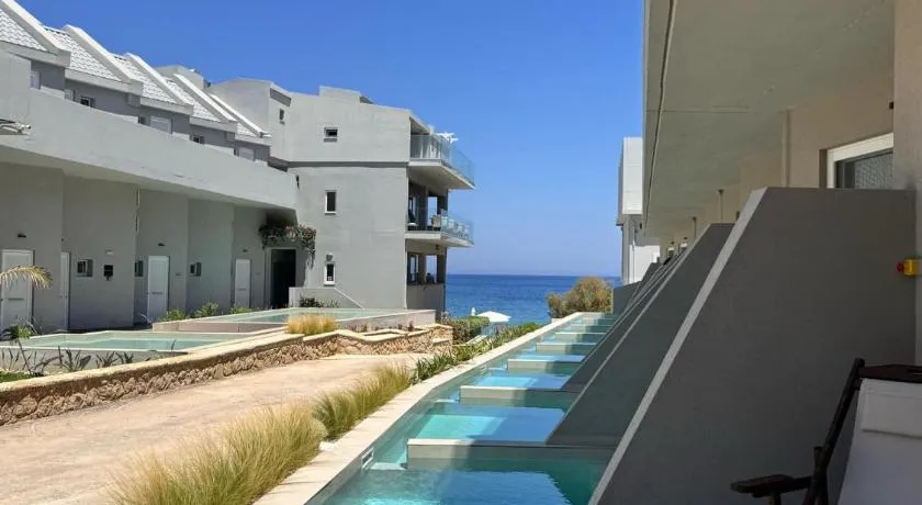 Golden Coast Suites - Image 1
