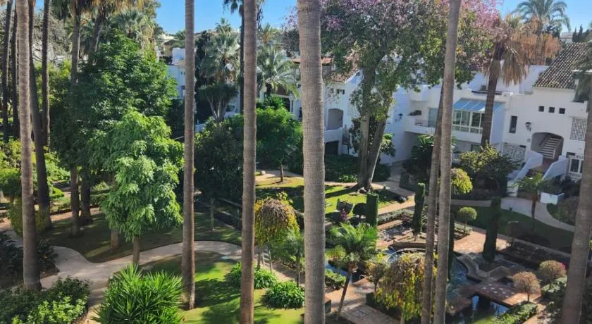 LAALCAZABA Garden - Image 1