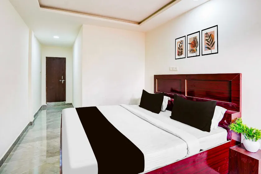 Townhouse Emerald Mall Lucknow - Image 1