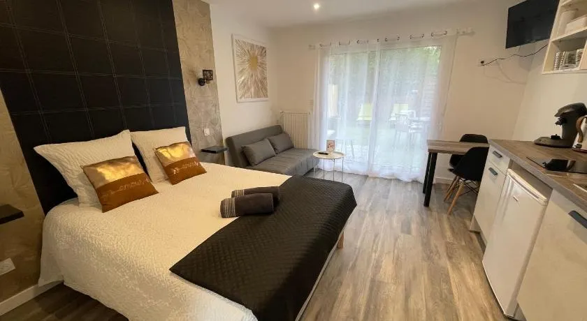 JARDIN PRIVÉ 2 - Image 1