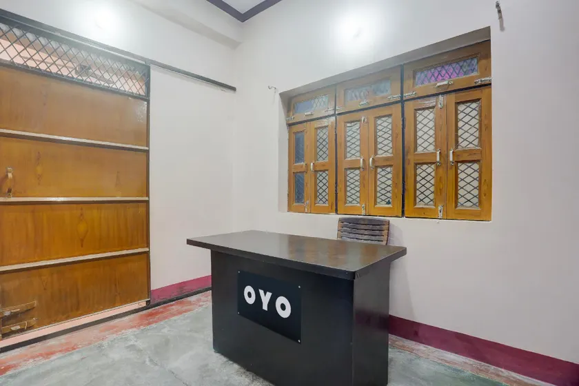 SPOT ON by OYO Royal Hotel - Image 1