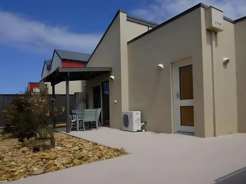The Lakes Apartments - Image 1
