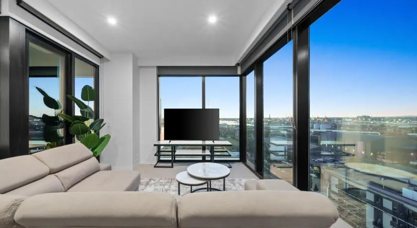 High Rise Marina Tower Residence - Image 1
