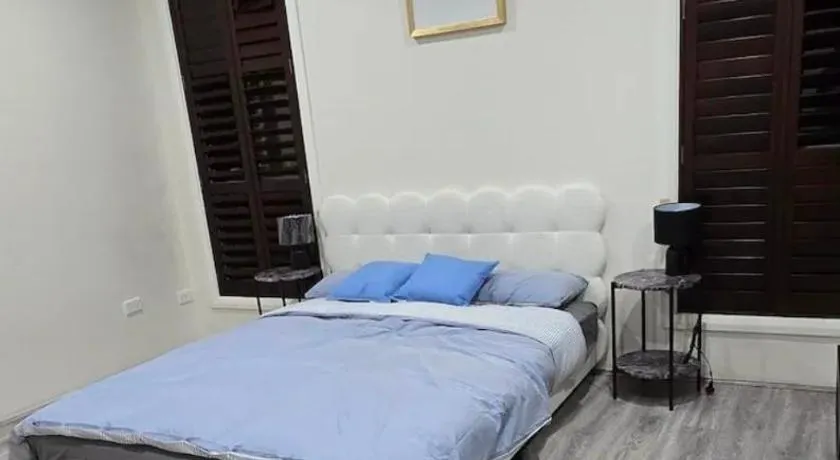 New 5 bedroom Single story house - Image 1