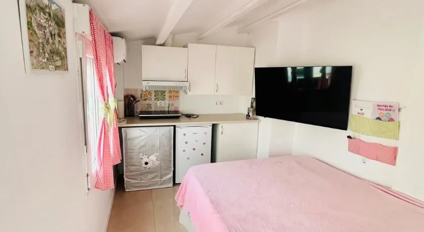 Habitación con baño y cocina - Image 1