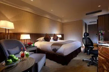 Dijon Hotel Shanghai Hongqiao Airport - Image 1
