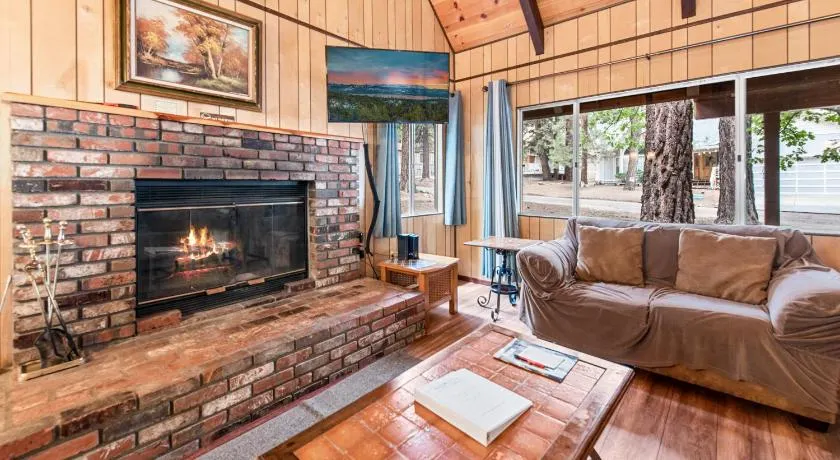 Bear Crossing - Walk to Snow Summit! Visit this charming mountain home compete with foosball table - Image 1