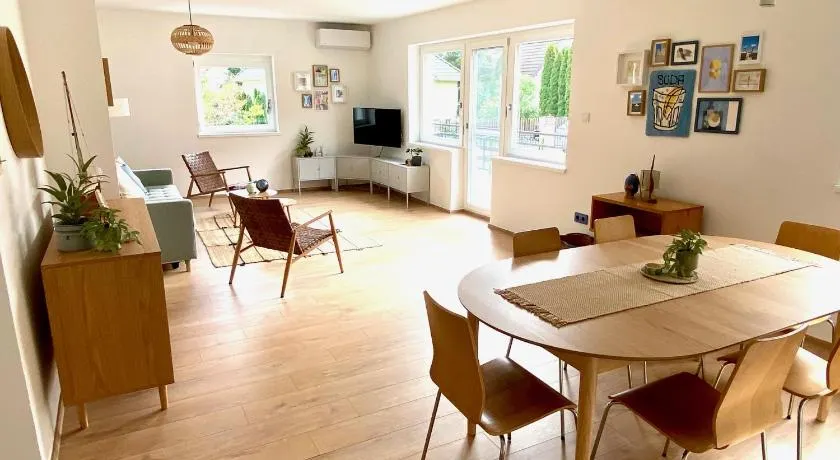 Ablakalúdra Aszófői Apartmanok - Image 1