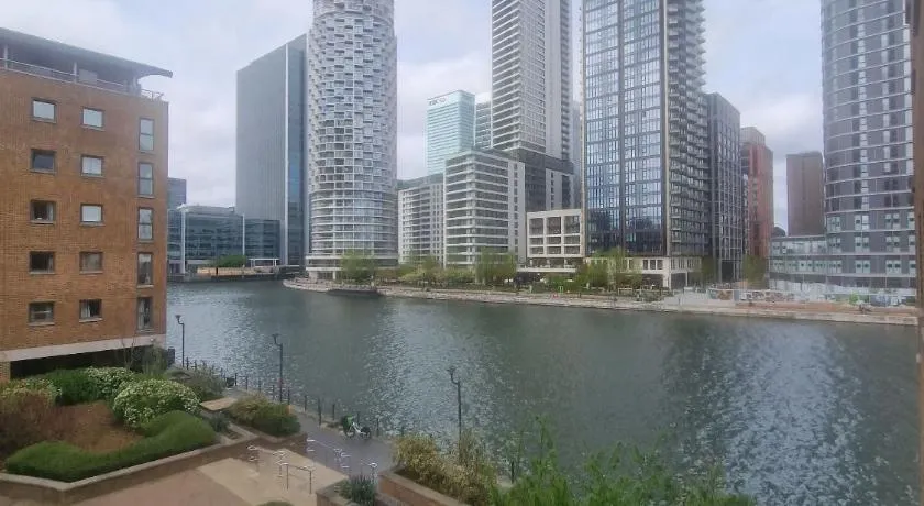 Riverthames view Canary wharf apartment - Image 1