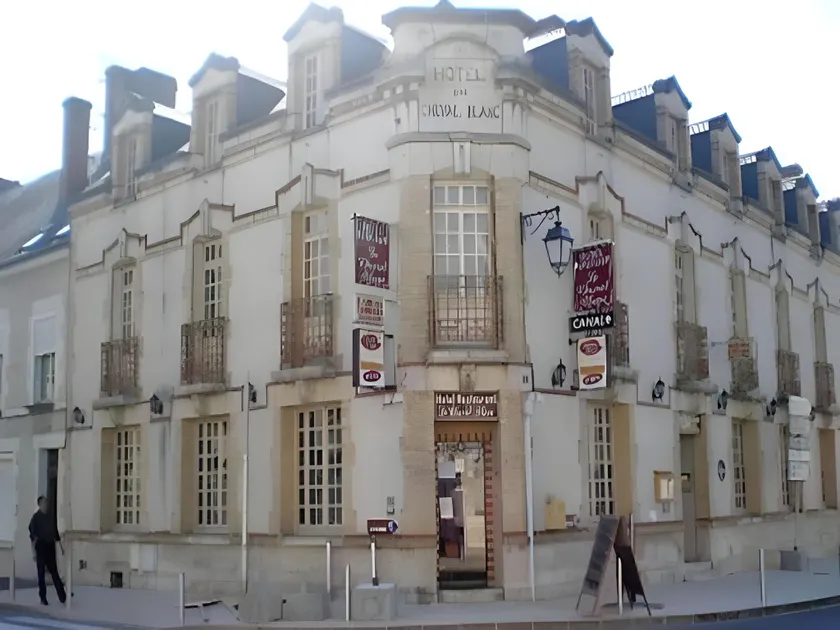 Le Cheval Blanc - Image 1