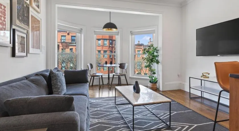 304 Newbury Street by Thatch - Image 1