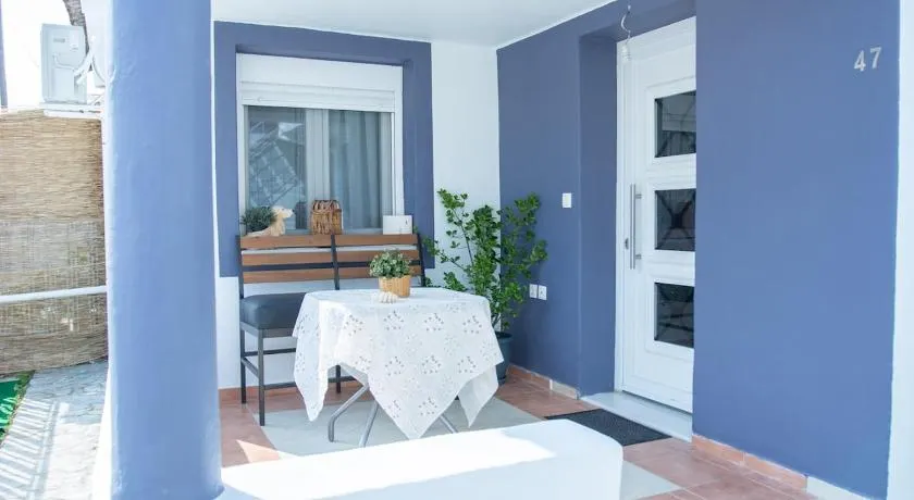 Eva's house with 2 bedrooms and private courtyard - Image 1
