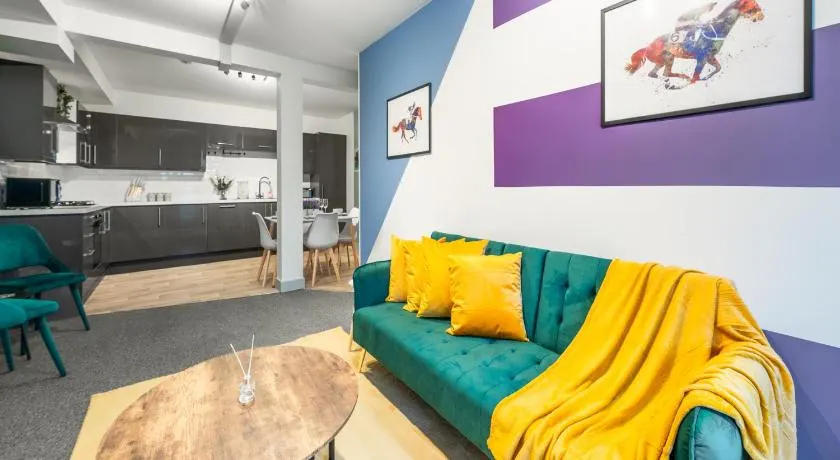 The Jockey Suite-Newmarket High Street-Two Double Bedroom Apartment - Image 1