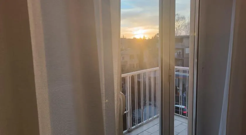 Beauty apartment in the green, direct link with center - Image 1