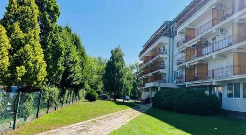 Karolina Beachfront Apartman - Image 1