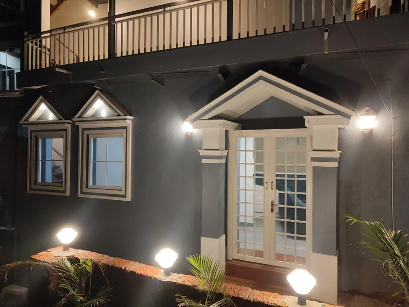 MonkeyCap Tourist Hostel - Image 1