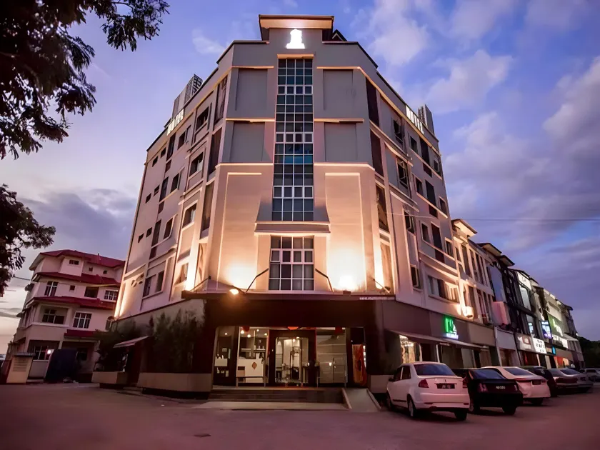 Chariton Hotel Butterworth - Image 1