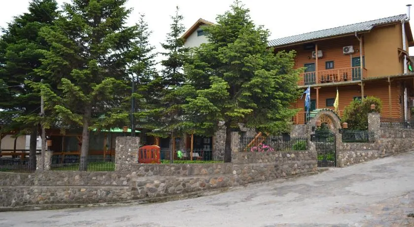 Chalet Safari - Image 1