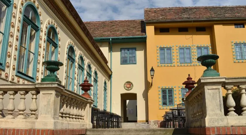 Zsolnay Negyed Vendégháza - Image 1