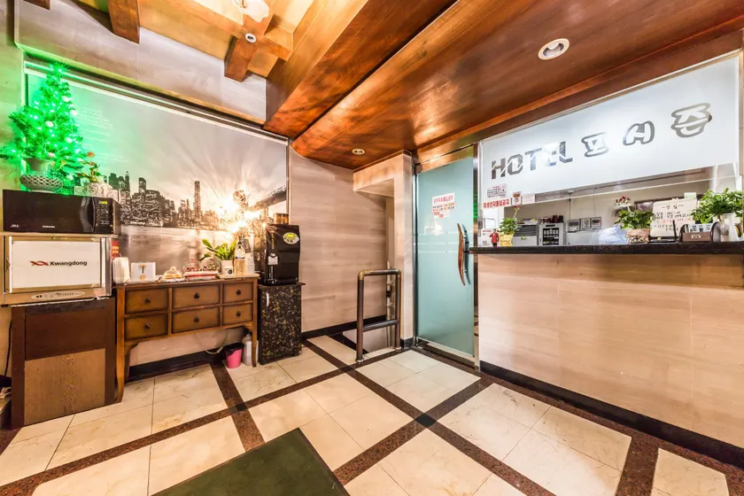 Suyu Four Seasons Hotel - Image 1