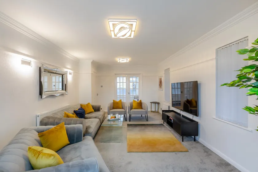 Robinswood House - Image 1