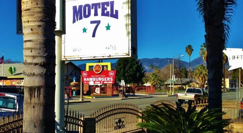 Downtown Motel 7 - Image 1