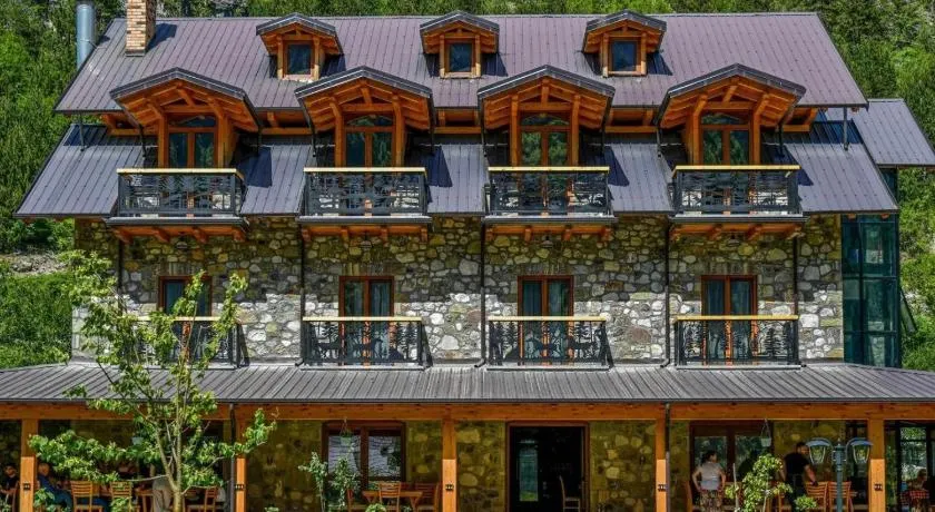 Golden Villa - Image 1