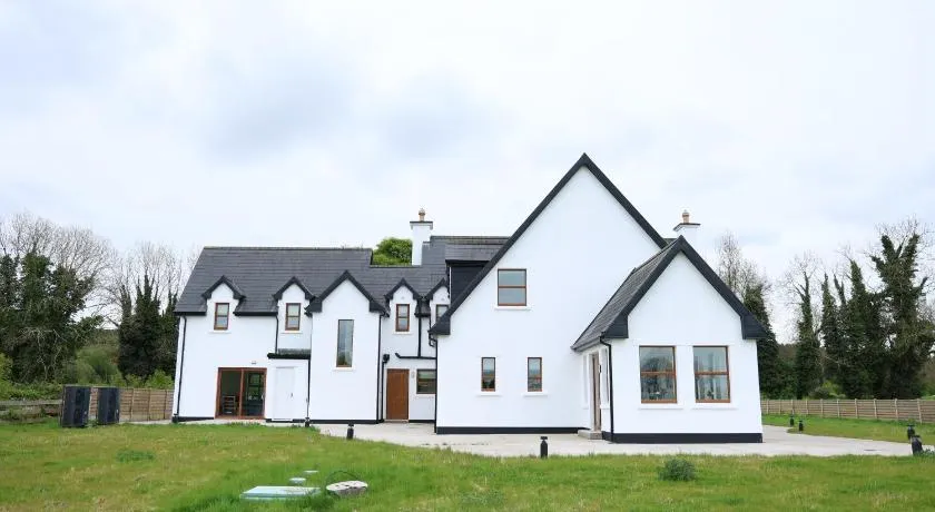 2BR Meadow View House close to Donegal Golf Club - Image 1