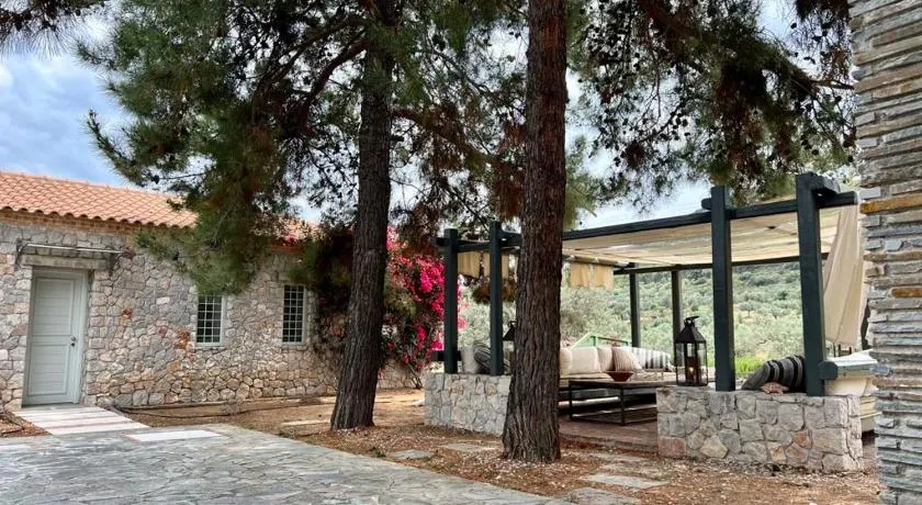 Hermione Hills Luxury Cottage by Goutos Luxury Living - Image 1