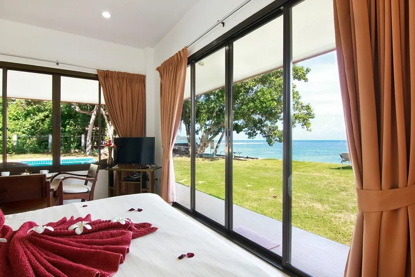 Gorgeous beachfront studio - Image 1