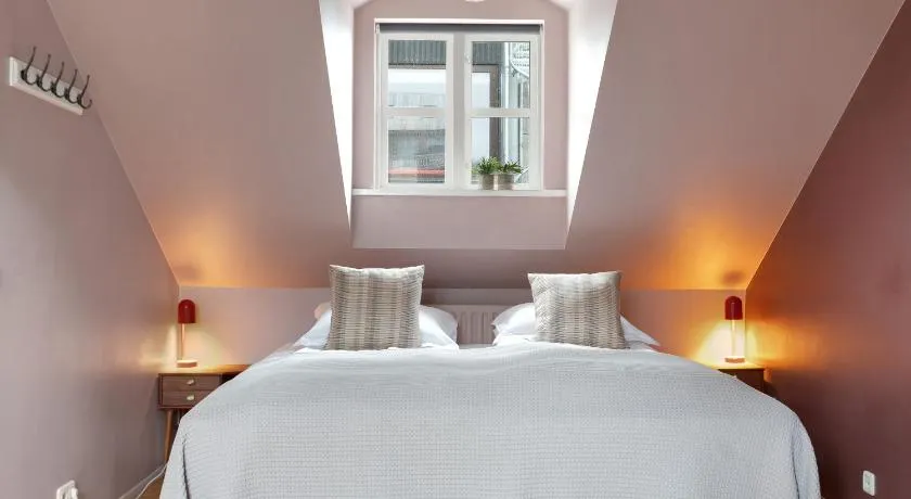Grettir Guesthouse Downtown Charm - Image 1
