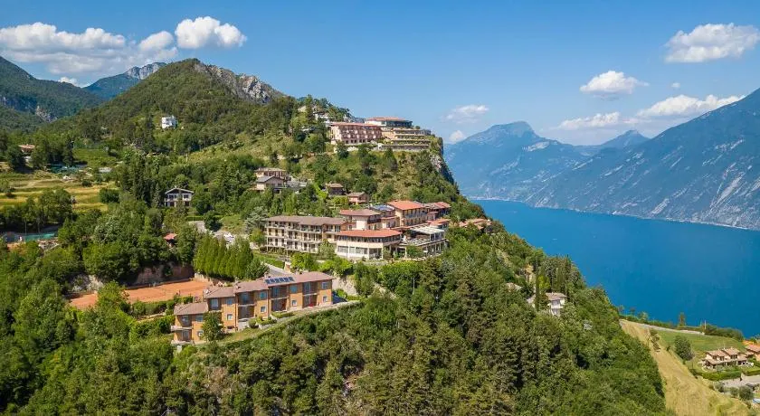 Residence Bellevue 6, Tremosine, Italy - Image 1