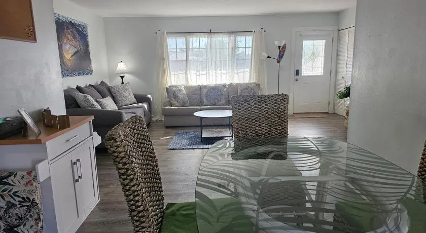 Gorgeous four bedroom pool home in Palm Bay - Image 1