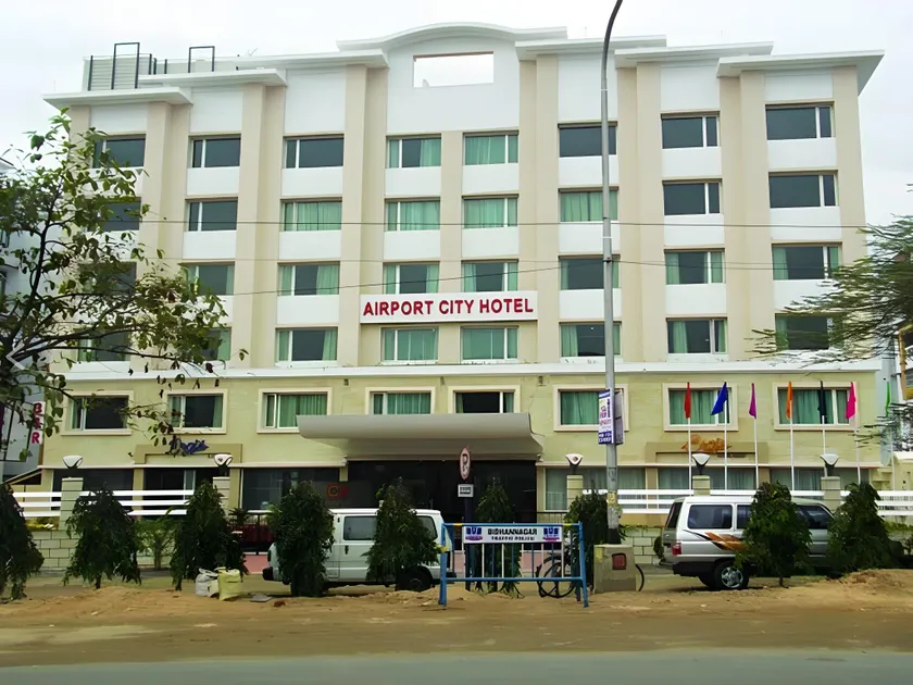 Airport City Hotel - Image 1