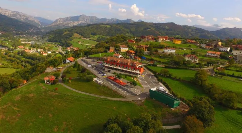 Hotel Restaurante Canzana - Image 1