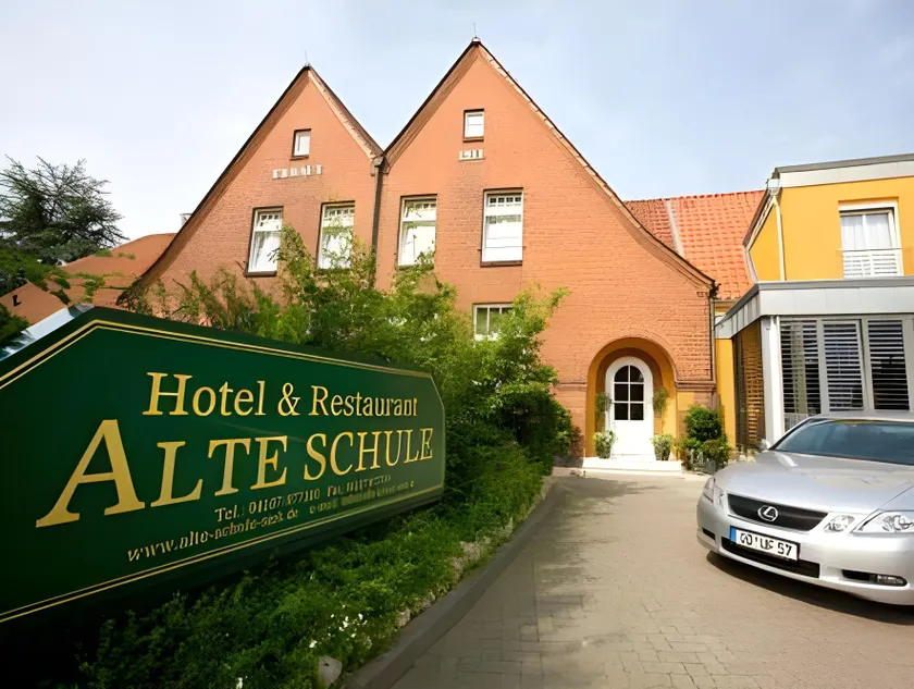 Hotel & Restaurant Alte Schule - Image 1