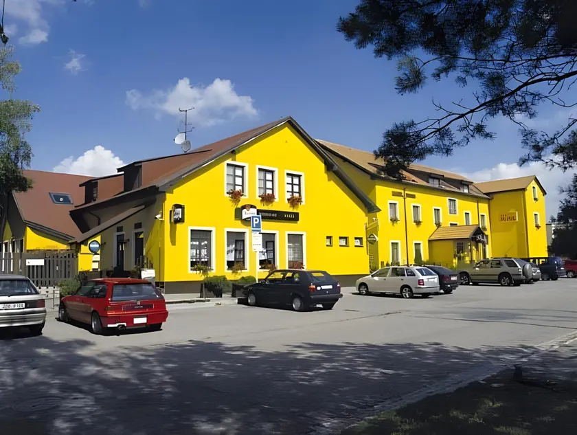 Hotel ROSE Břeclav - Image 1