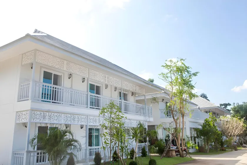Moeimanee Resort - Image 1