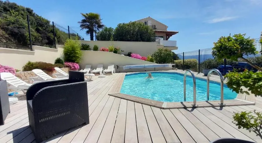 Gîtes Sassone, piscine, jacuzzi et vue mer panoramique sur Ajaccio - Image 1