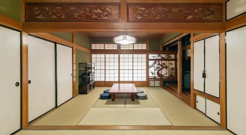 Dazai-fu Japanese-style residence Spacious 5LDK for up to 16 people Enjoy a comfortable stay with 2 parking spaces and 3 bathrooms - Image 1
