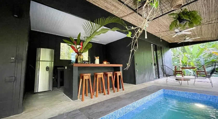 Villa JOEYSHE- New Luxury Villa with Pool & AC - Image 1